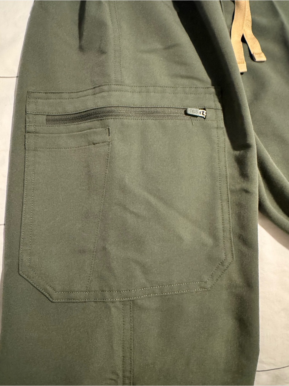 Figs Yola high rise slim scrub pant in moss - Picture 2 of 7